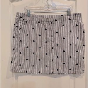 British Khaki Skirt Blue and White Pinstripes With Sailboats Size 14 NWT